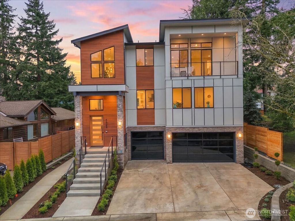 4025 172nd Avenue NE, Redmond, WA 98052