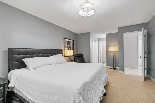 2009 E 122nd Street C8, Burnsville, MN 55337