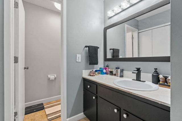 2009 E 122nd Street C8, Burnsville, MN 55337