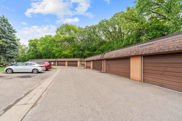 2009 E 122nd Street C8, Burnsville, MN 55337