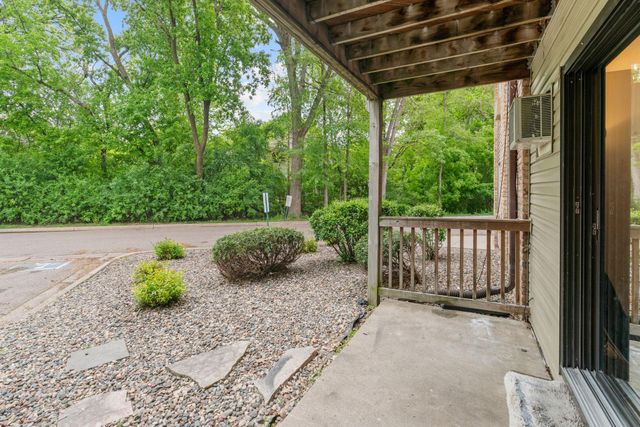 2009 E 122nd Street C8, Burnsville, MN 55337