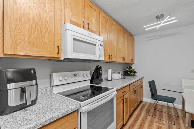 2009 E 122nd Street C8, Burnsville, MN 55337