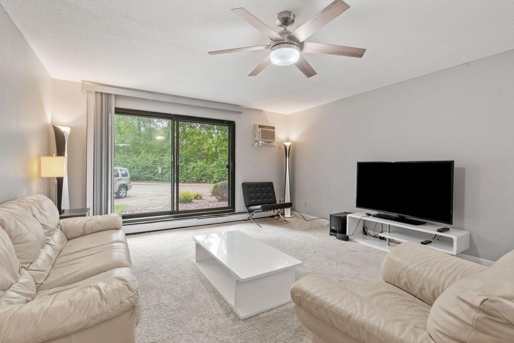 2009 E 122nd Street C8, Burnsville, MN 55337