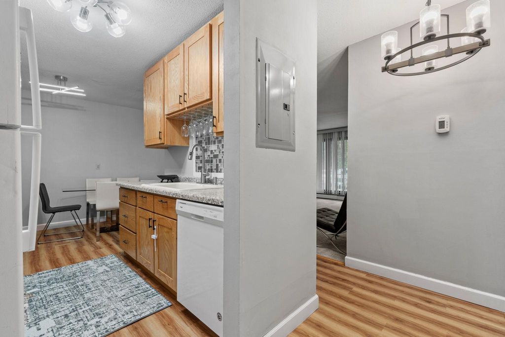 2009 E 122nd Street C8, Burnsville, MN 55337 — photo 3