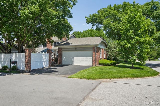 15711 Eldon Ridge Drive, Chesterfield, MO 63017