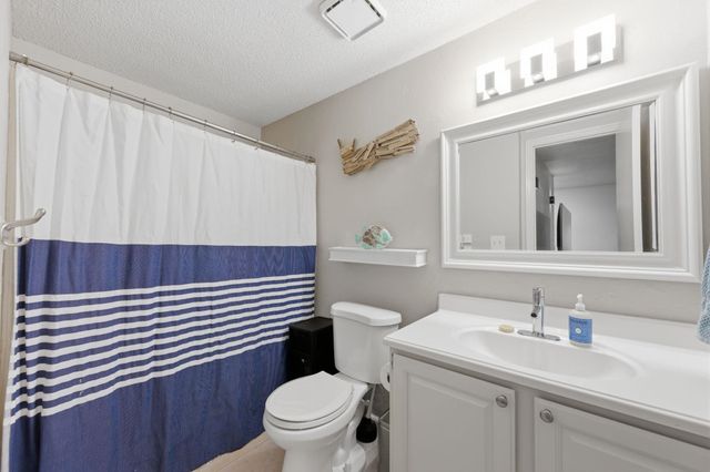 11814 W Jamesburg St, Wichita, KS 67212