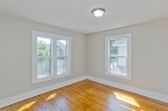 30 Hawthorne St, Springfield, MA 01105