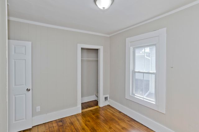 30 Hawthorne St, Springfield, MA 01105
