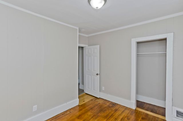30 Hawthorne St, Springfield, MA 01105