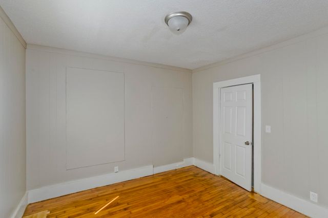 30 Hawthorne St, Springfield, MA 01105