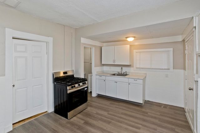 30 Hawthorne St, Springfield, MA 01105