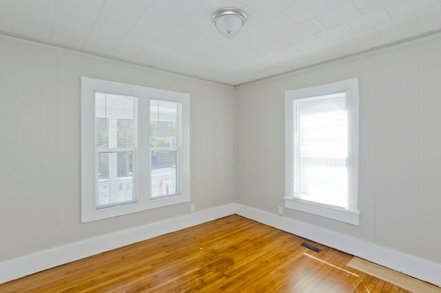 30 Hawthorne St, Springfield, MA 01105