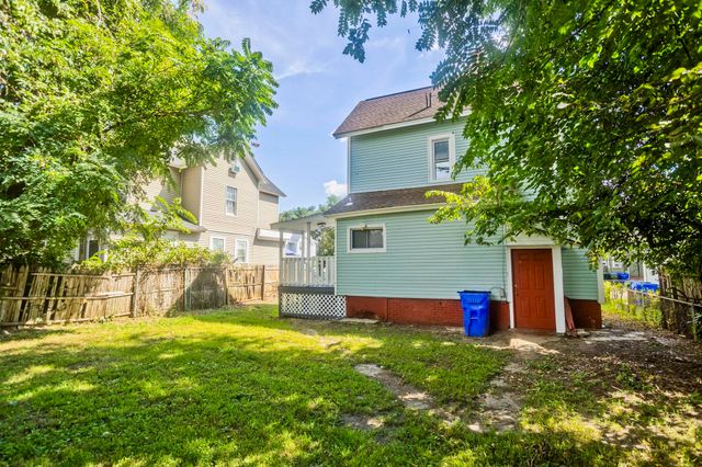 30 Hawthorne St, Springfield, MA 01105