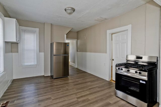 30 Hawthorne St, Springfield, MA 01105