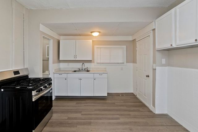 30 Hawthorne St, Springfield, MA 01105