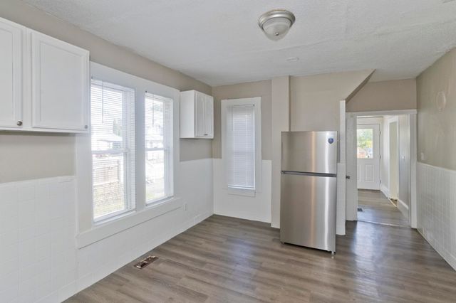30 Hawthorne St, Springfield, MA 01105