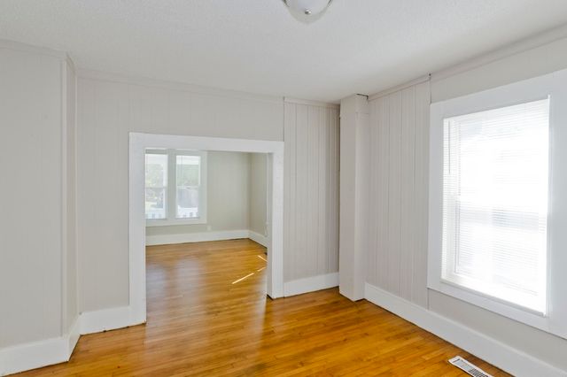 30 Hawthorne St, Springfield, MA 01105