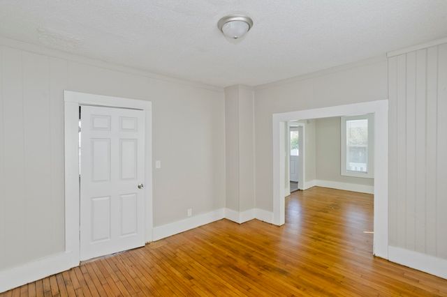 30 Hawthorne St, Springfield, MA 01105