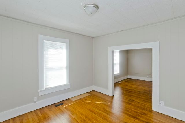 30 Hawthorne St, Springfield, MA 01105