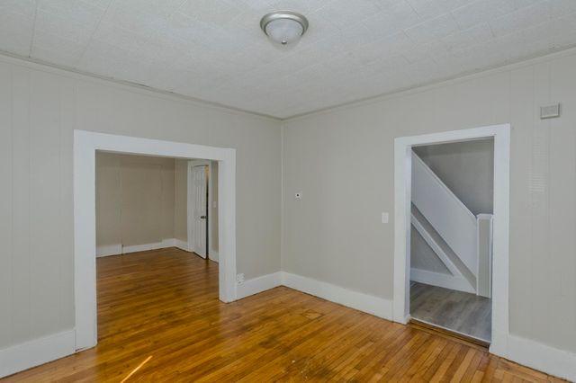 30 Hawthorne St, Springfield, MA 01105