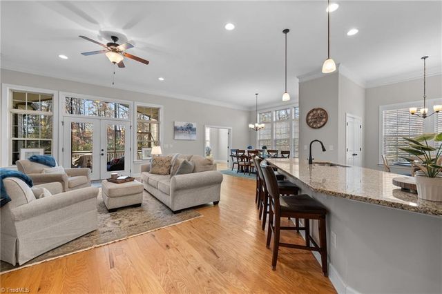 8811 Phillips Farm Road, Kernersville, NC 27284