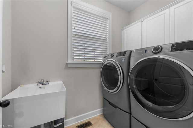 8811 Phillips Farm Road, Kernersville, NC 27284