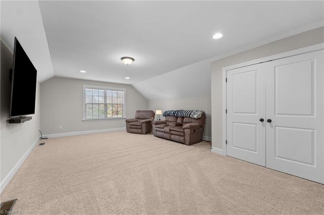 8811 Phillips Farm Road, Kernersville, NC 27284