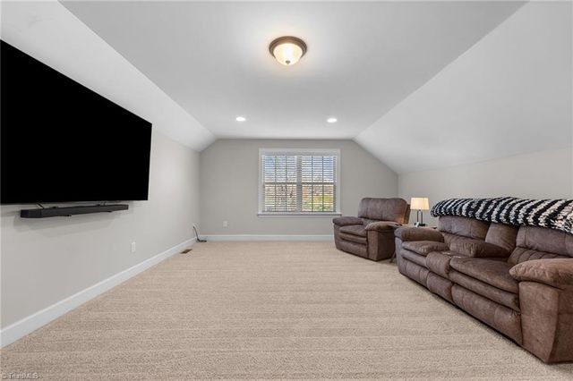 8811 Phillips Farm Road, Kernersville, NC 27284