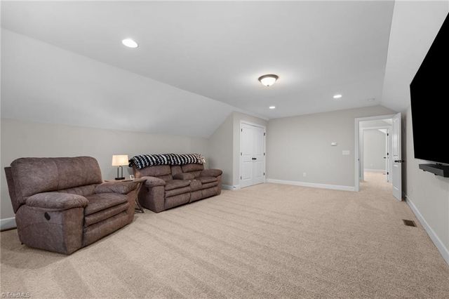 8811 Phillips Farm Road, Kernersville, NC 27284