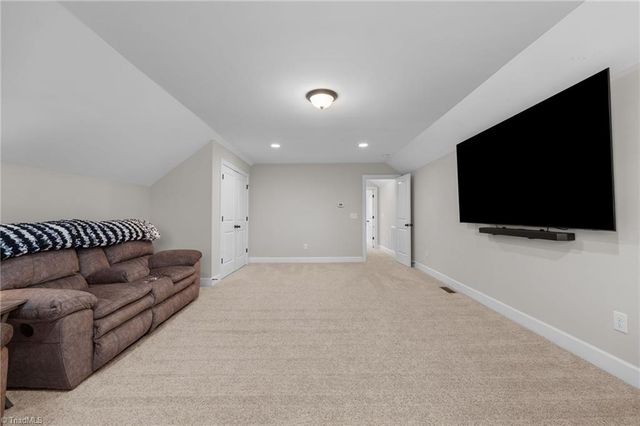 8811 Phillips Farm Road, Kernersville, NC 27284