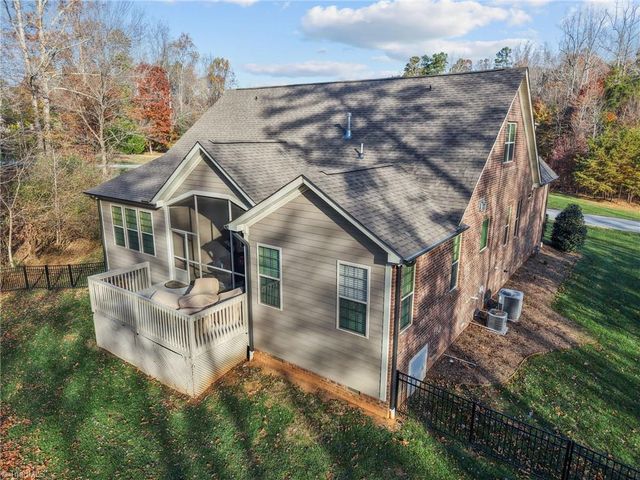 8811 Phillips Farm Road, Kernersville, NC 27284