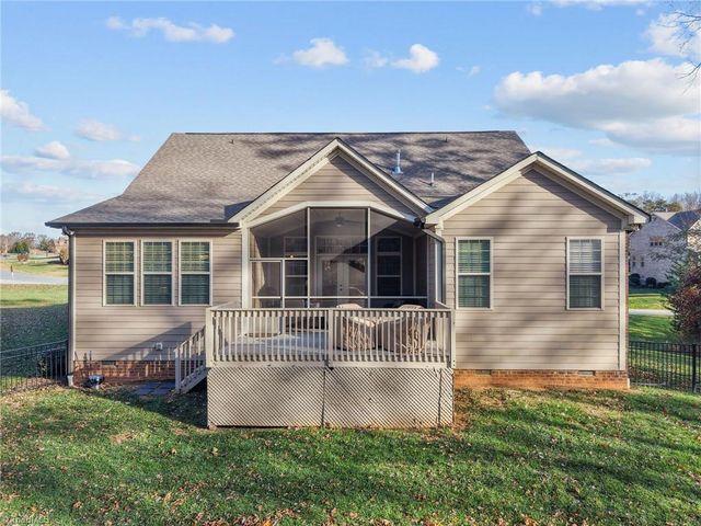 8811 Phillips Farm Road, Kernersville, NC 27284