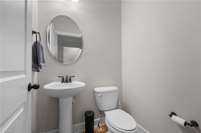 8811 Phillips Farm Road, Kernersville, NC 27284