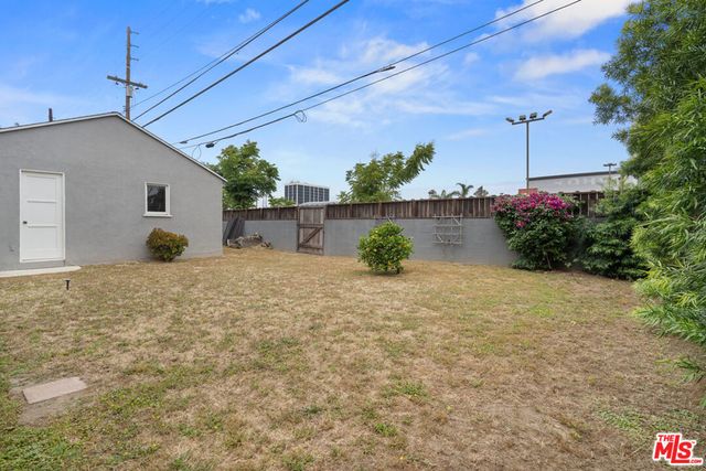 8720 El Manor Avenue, Los Angeles, CA 90045
