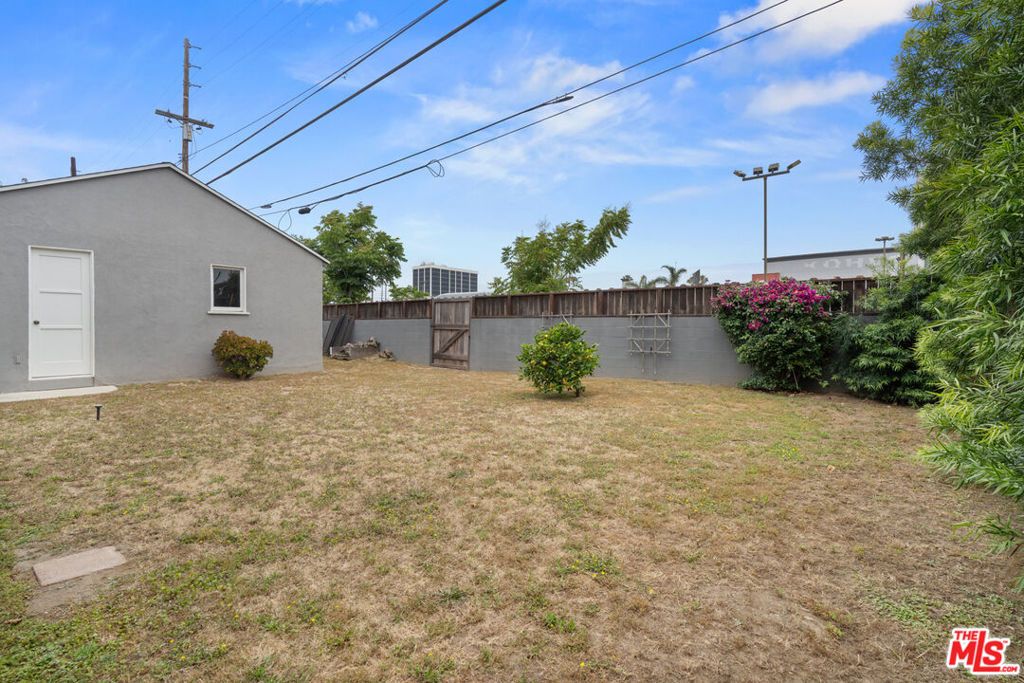 Image 6 of property listing at 8720 El Manor Avenue, Los Angeles, CA 90045