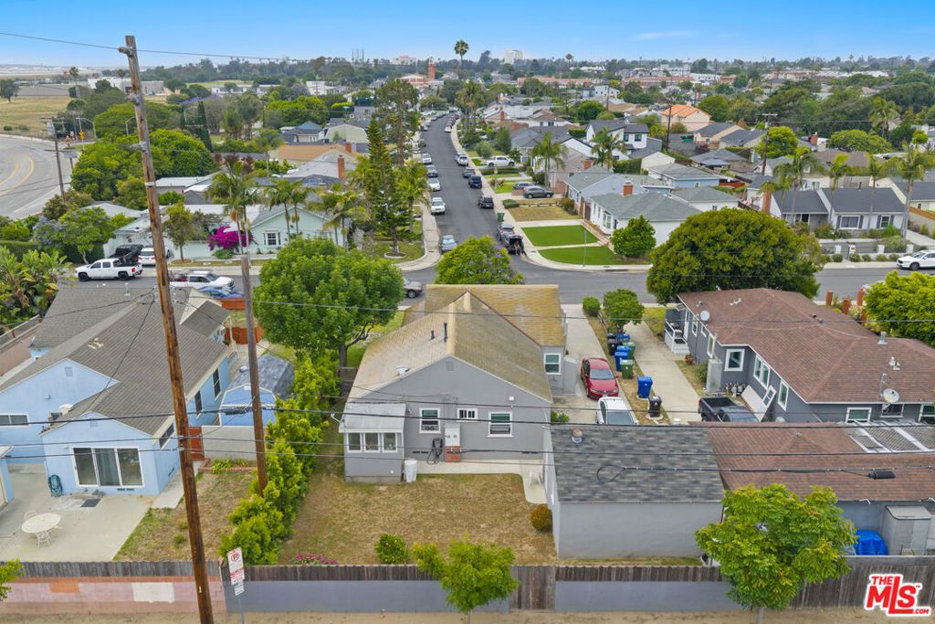 Image 7 of property listing at 8720 El Manor Avenue, Los Angeles, CA 90045