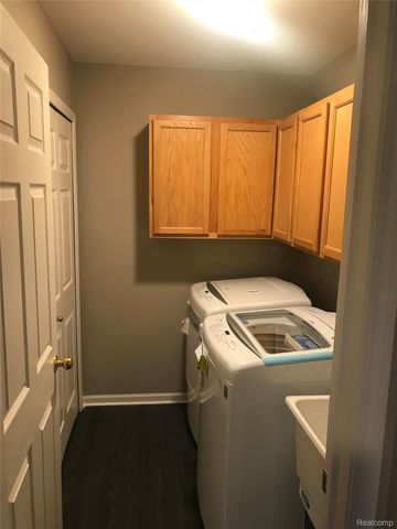 26210 Chesapeake Circle, Commerce Charter Township, MI 48390