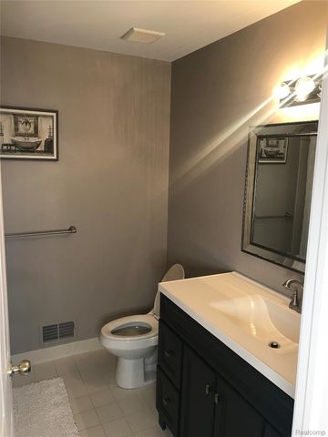 26210 Chesapeake Circle, Commerce Charter Township, MI 48390