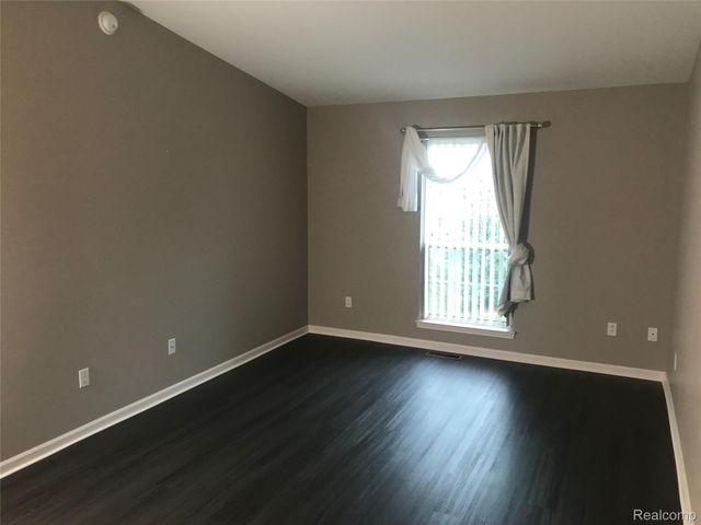 26210 Chesapeake Circle, Commerce Charter Township, MI 48390