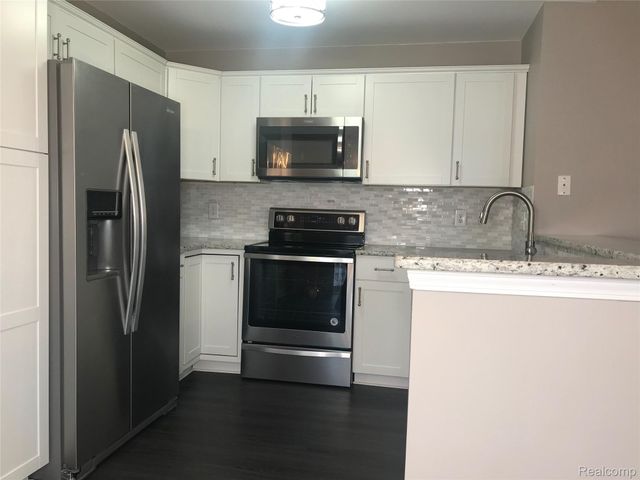 26210 Chesapeake Circle, Commerce Charter Township, MI 48390