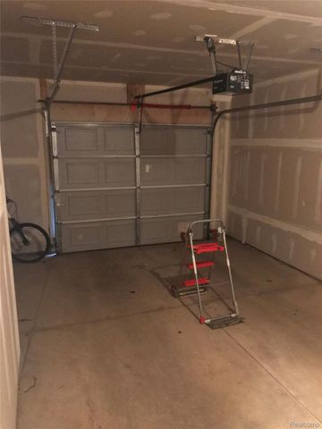 26210 Chesapeake Circle, Commerce Charter Township, MI 48390
