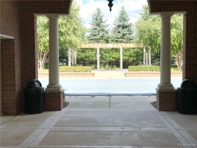 26210 Chesapeake Circle, Commerce Charter Township, MI 48390
