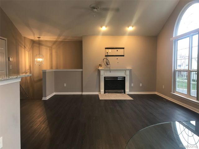 26210 Chesapeake Circle, Commerce Charter Township, MI 48390