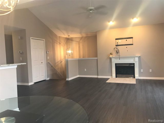 26210 Chesapeake Circle, Commerce Charter Township, MI 48390