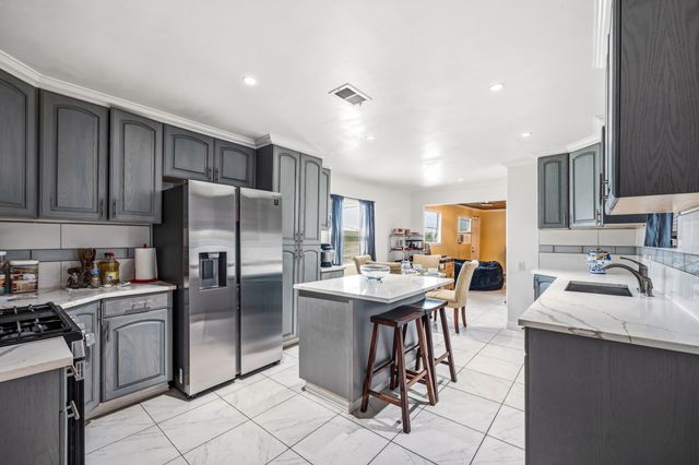 333 Sparks Street, Grand Prairie, TX 75051