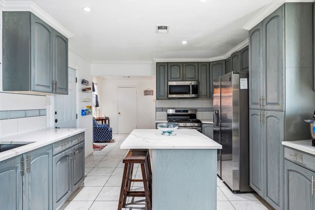 333 Sparks Street, Grand Prairie, TX 75051