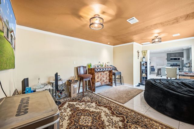 333 Sparks Street, Grand Prairie, TX 75051