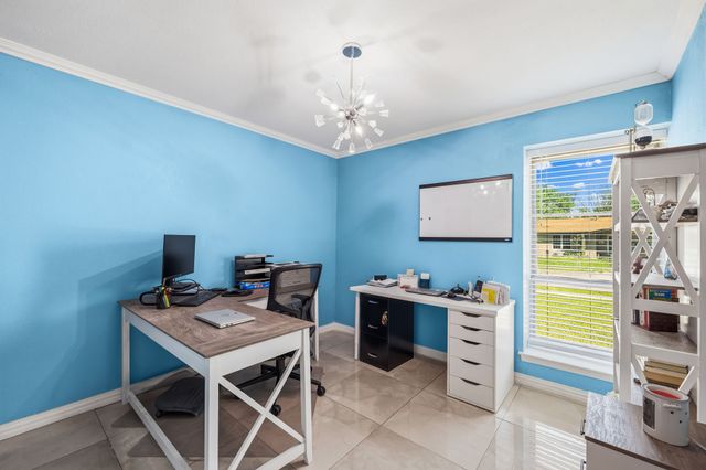 333 Sparks Street, Grand Prairie, TX 75051