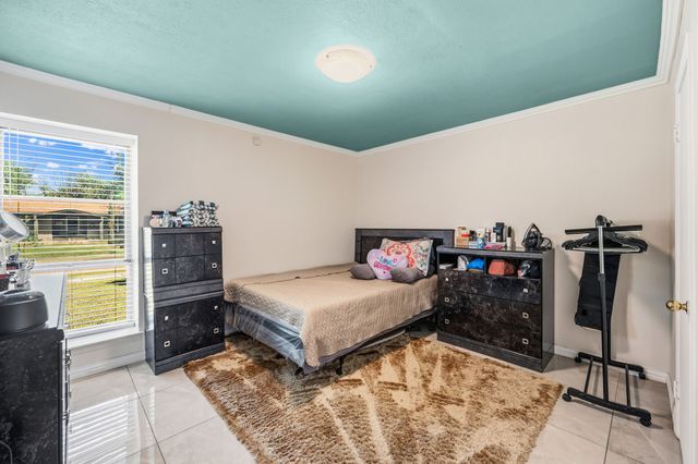 333 Sparks Street, Grand Prairie, TX 75051