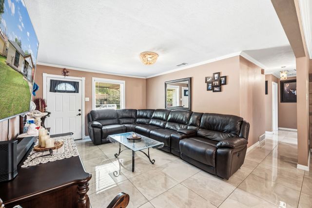 333 Sparks Street, Grand Prairie, TX 75051